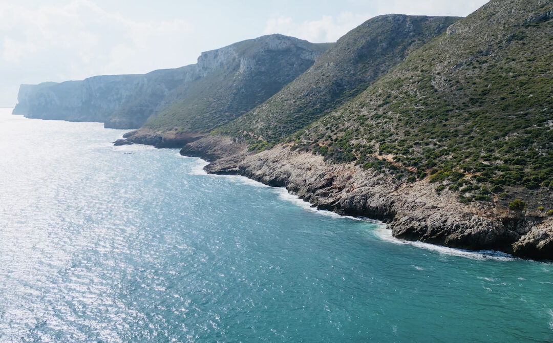 Drohnen Flug über die Küste von Dénia